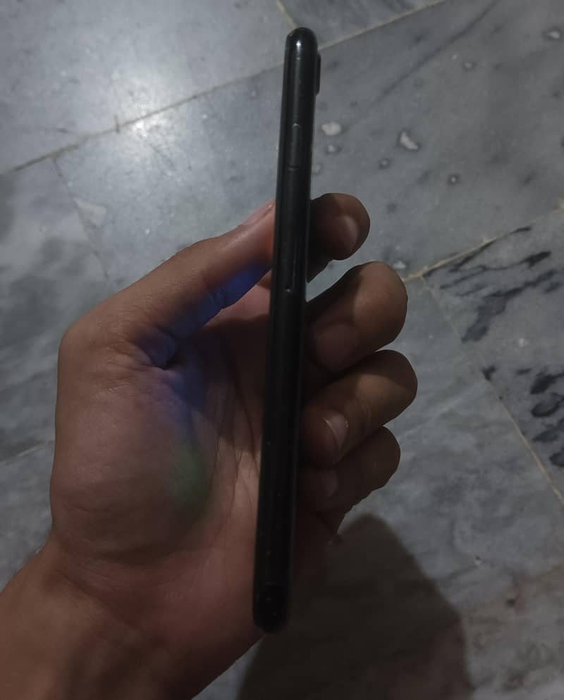 Apple iPhone 7 2