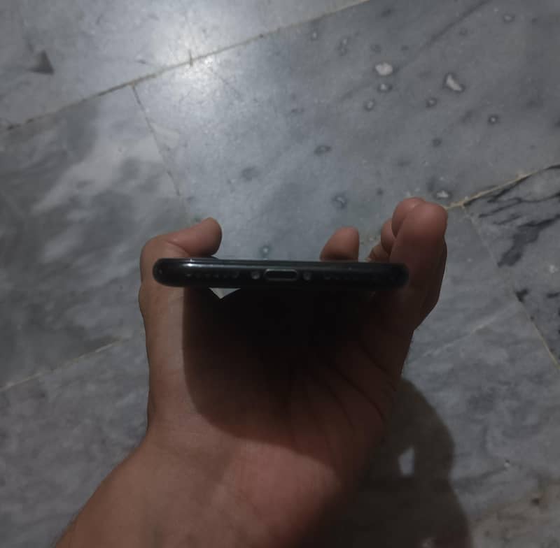 Apple iPhone 7 3