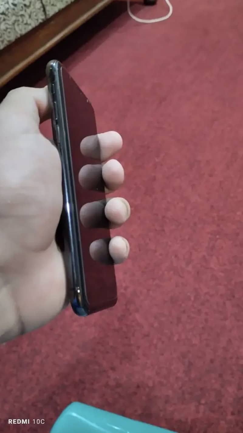 Apple iPhone X 4