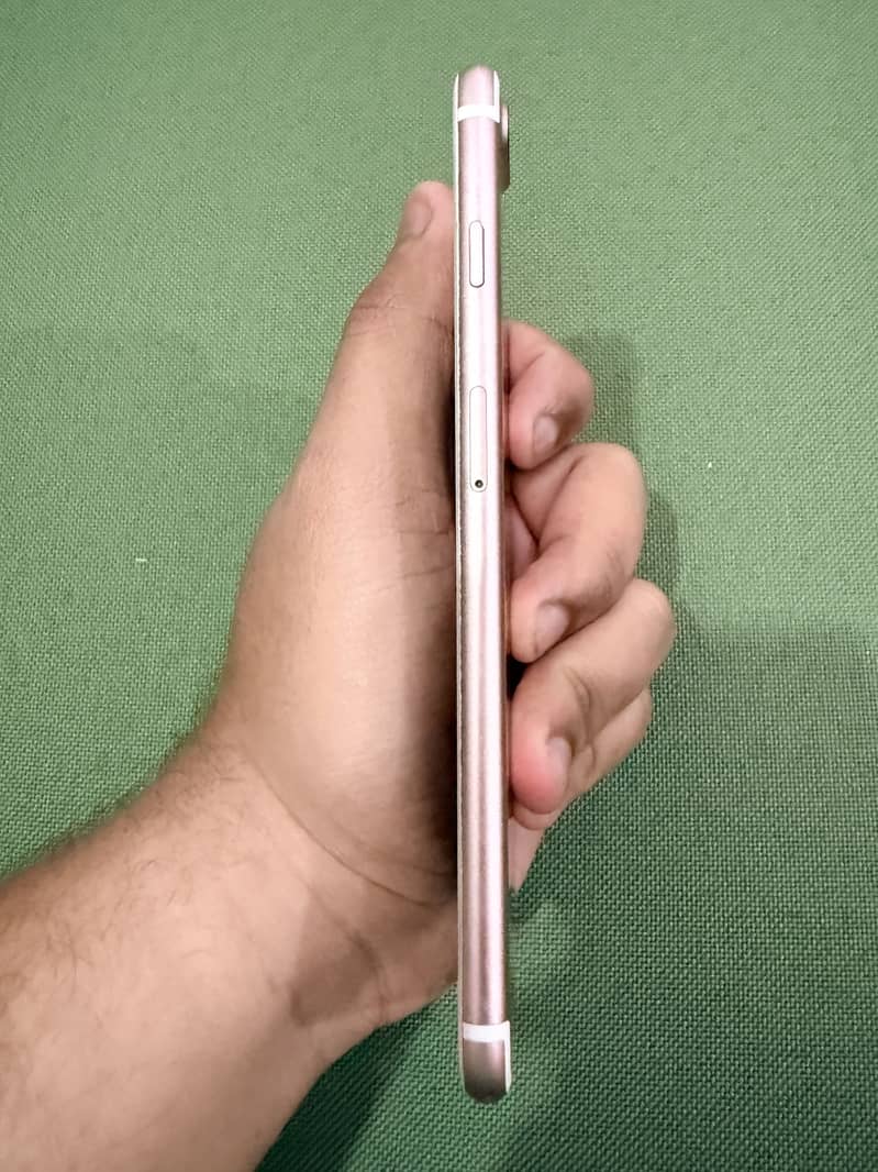 Apple iPhone 7 Plus 2