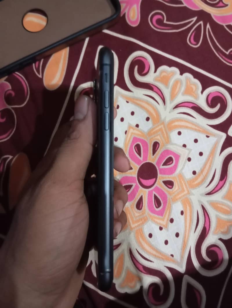 Apple iPhone 11 3