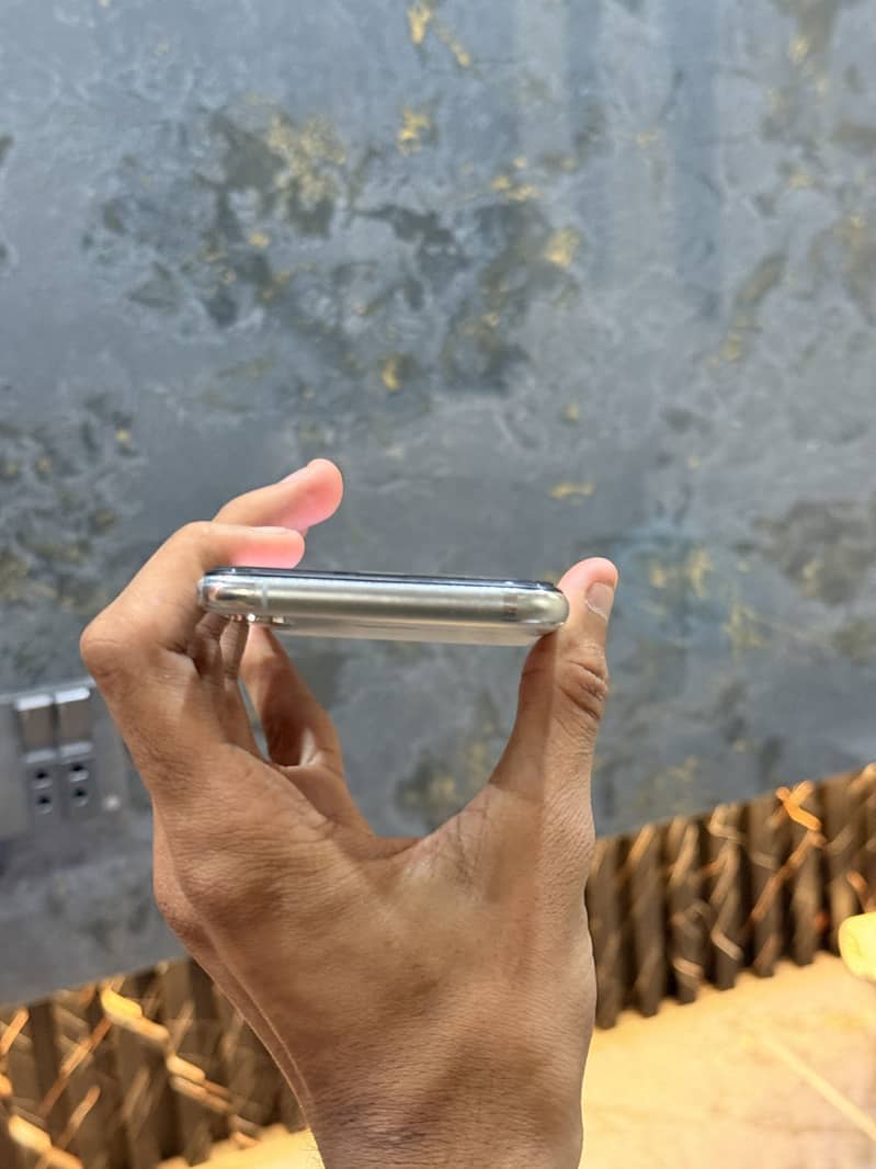 Apple iPhone XS 1