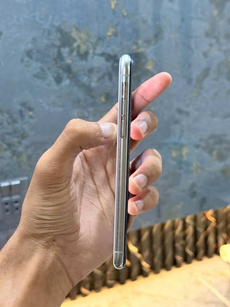 Apple iPhone XS 4