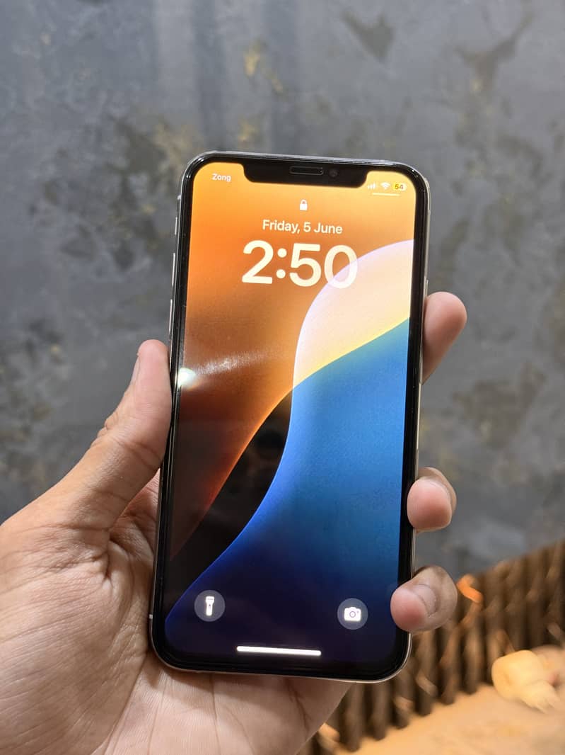 Apple iPhone XS 6