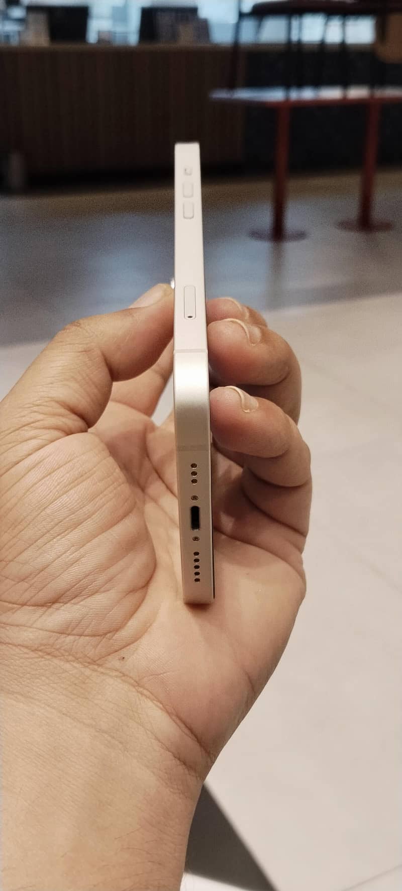 Apple iPhone 13 8