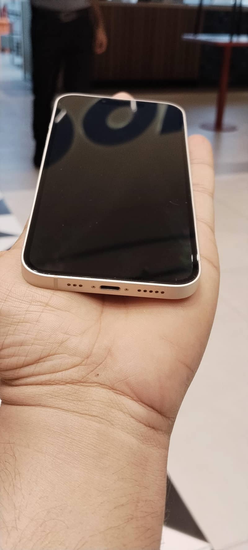 Apple iPhone 13 9