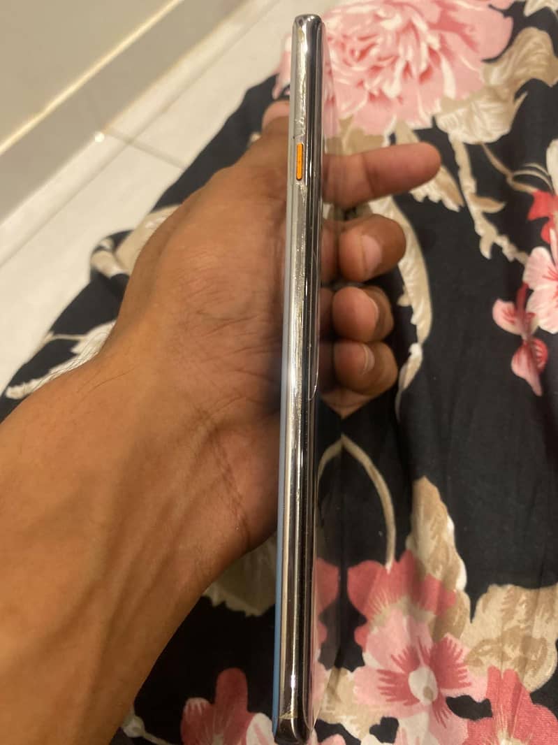 Tecno CAMON 40 Pro 4
