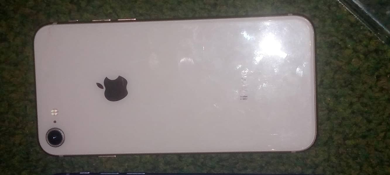 Apple iPhone 8 1