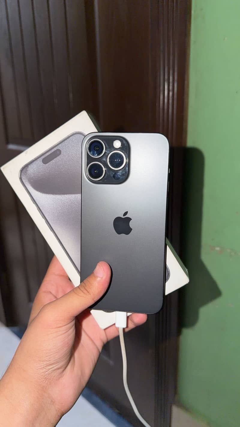 iPhone 15 pro max 0