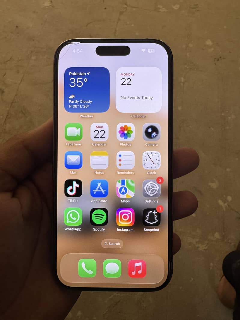 Apple iPhone 16 Pro 1