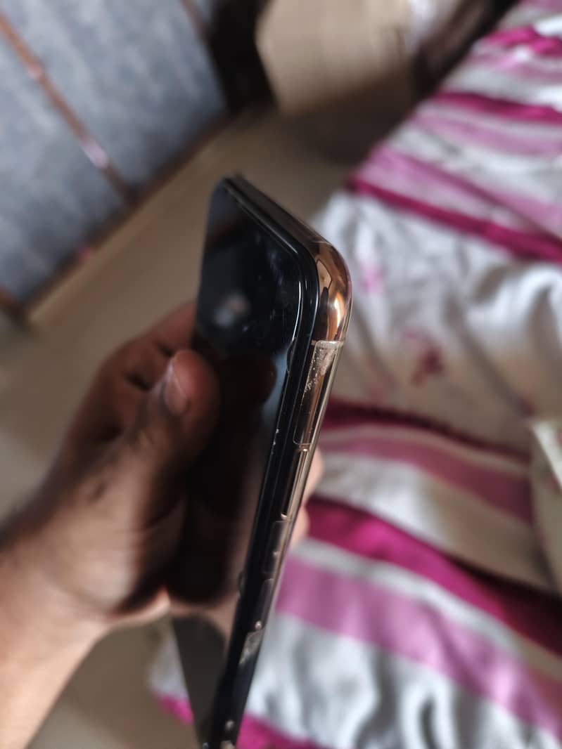 Apple iPhone 11 Pro Max 2
