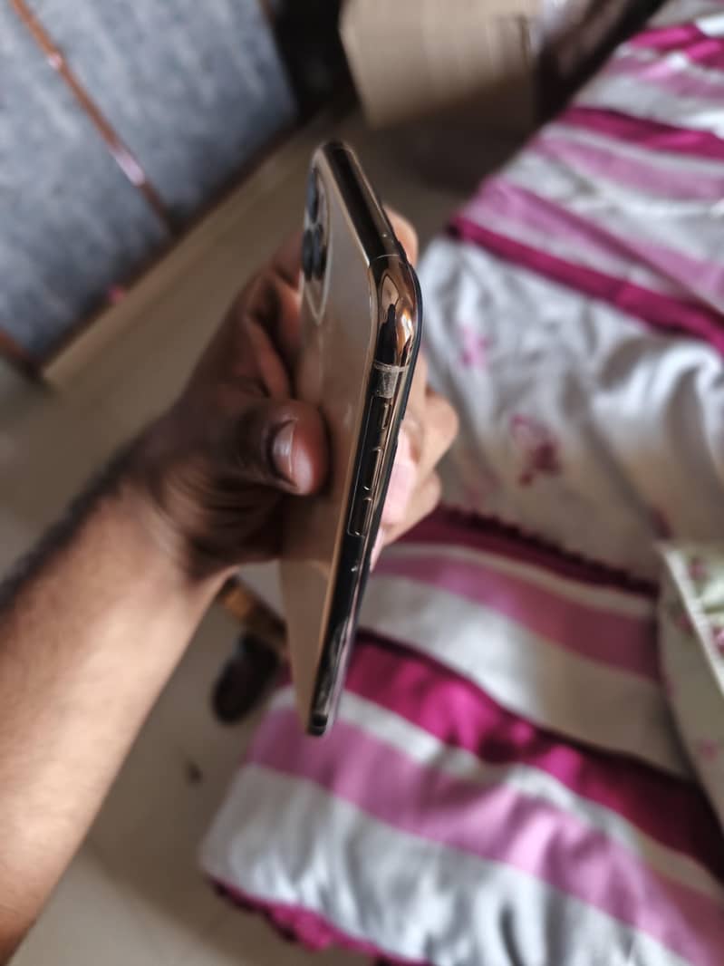 Apple iPhone 11 Pro Max 3
