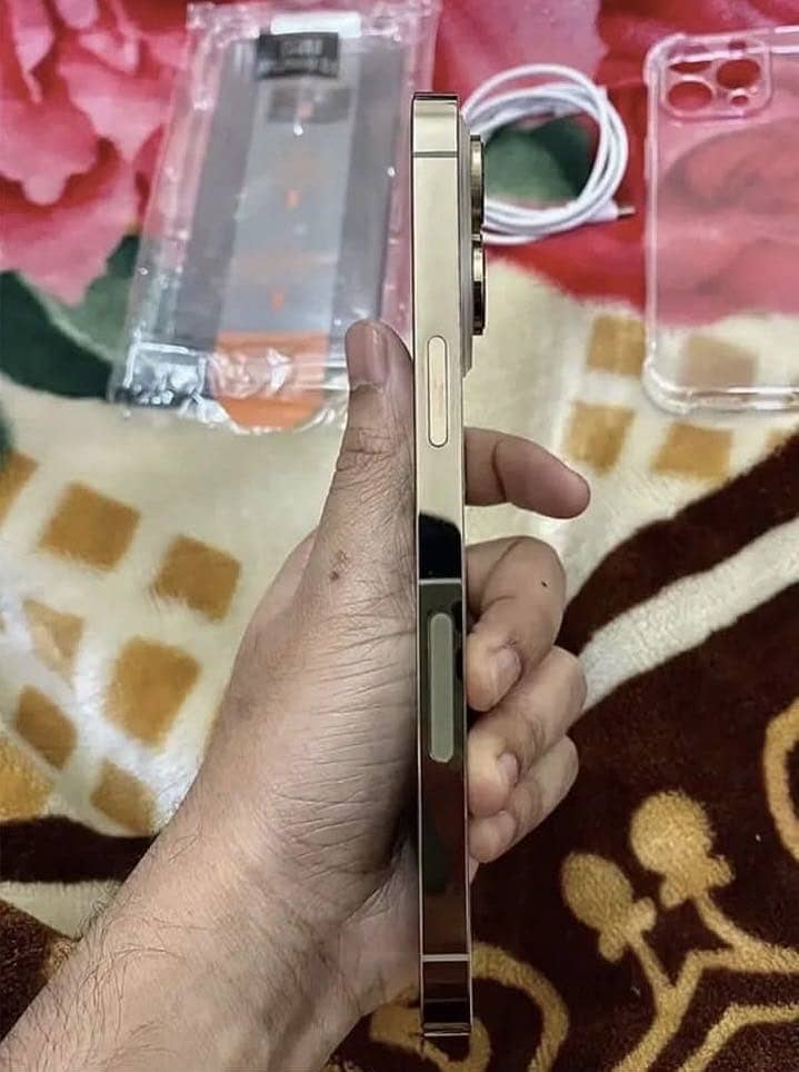 iPhone 14 pro 5