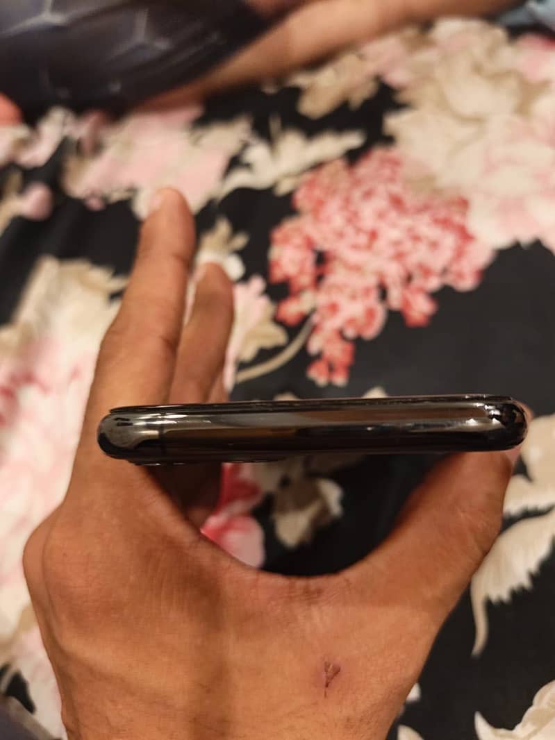 Apple iPhone 11 Pro 1