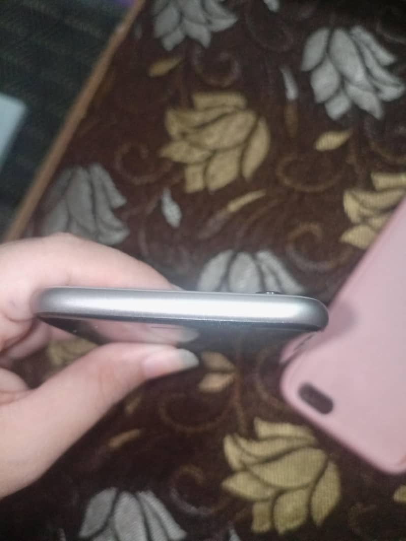 Apple iPhone 6S 1