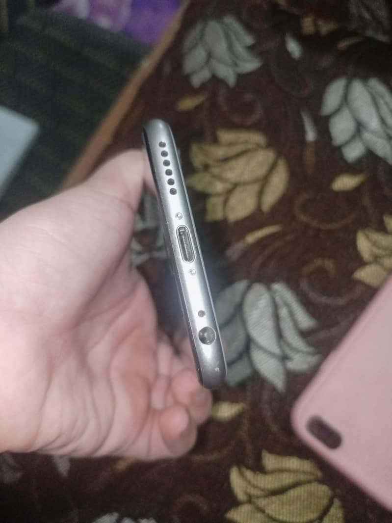 Apple iPhone 6S 4