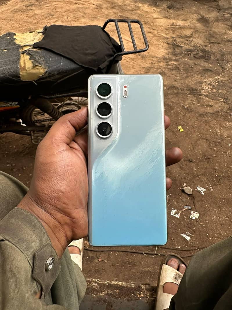 Tecno CAMON 40 Pro 0