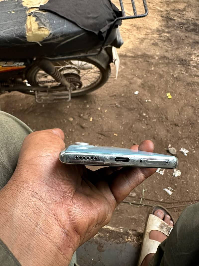 Tecno CAMON 40 Pro 1