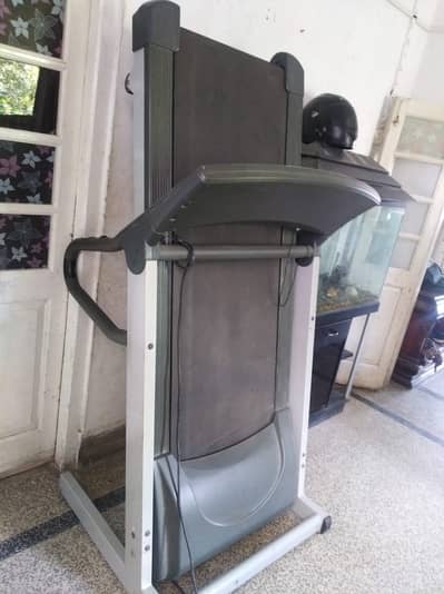 Treadmill slidely used 120 kg spotted