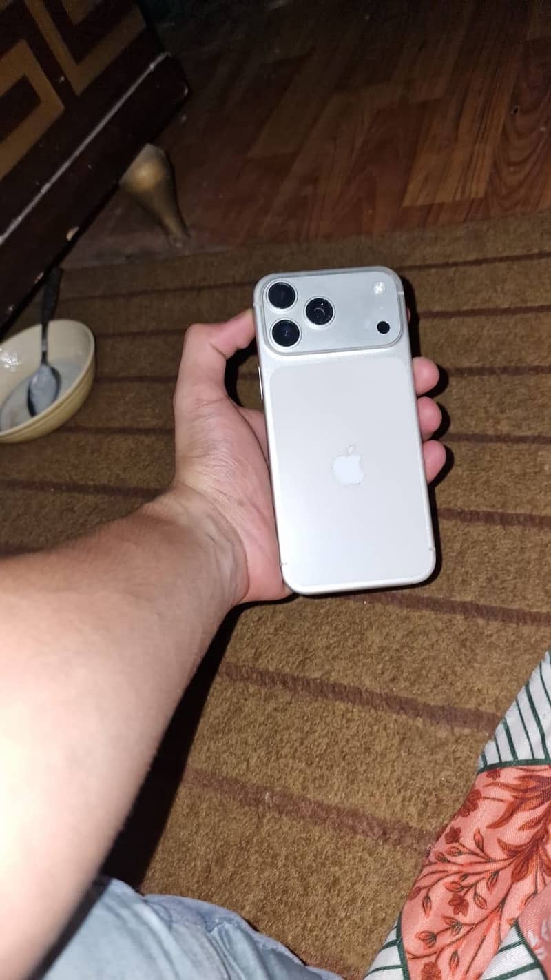 Apple iPhone 17 Pro Max 1