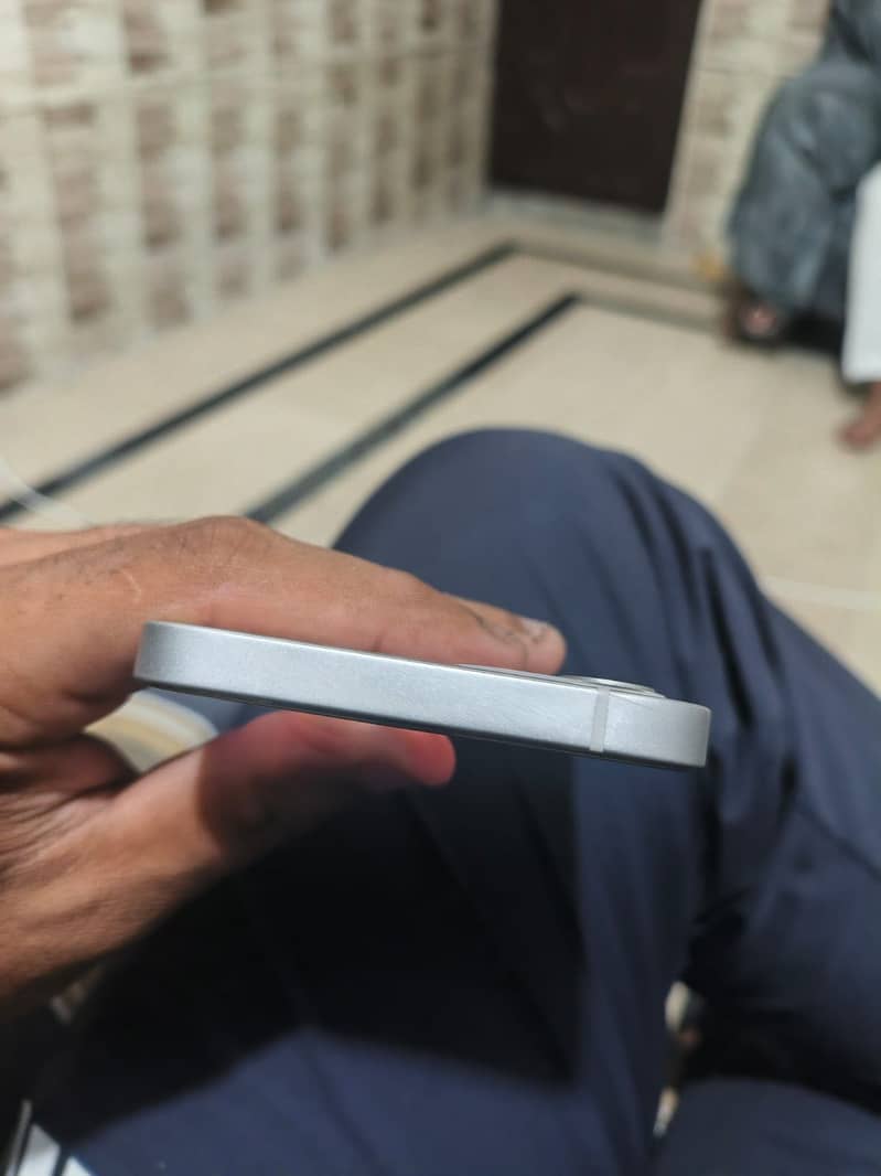 Apple iPhone 12 4