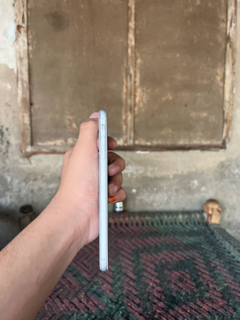 Apple iPhone 8 Plus 1