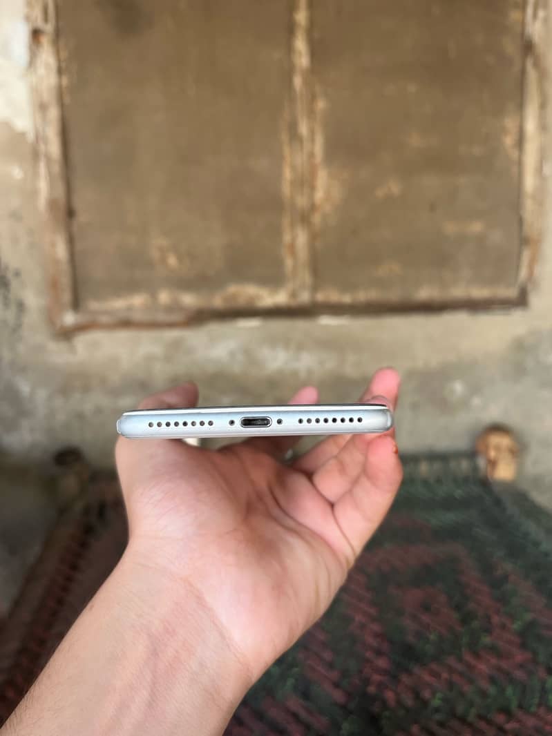 Apple iPhone 8 Plus 2