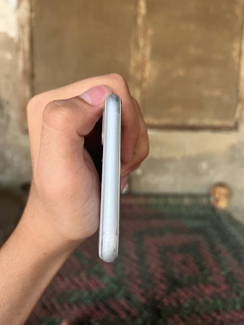 Apple iPhone 8 Plus 3