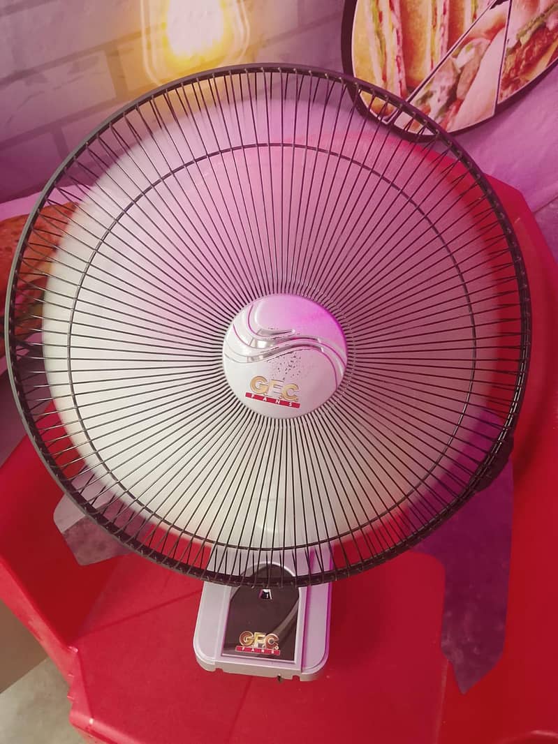 GFC Bracket Fan 0