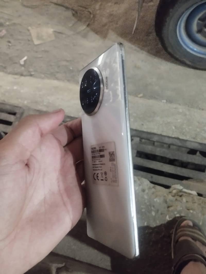 Tecno Spark 20 Pro Plus 3