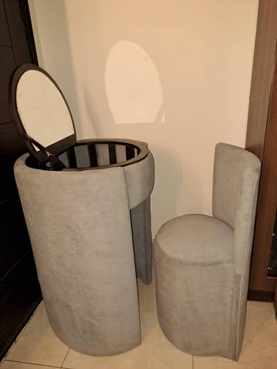 Vanity set for sale.