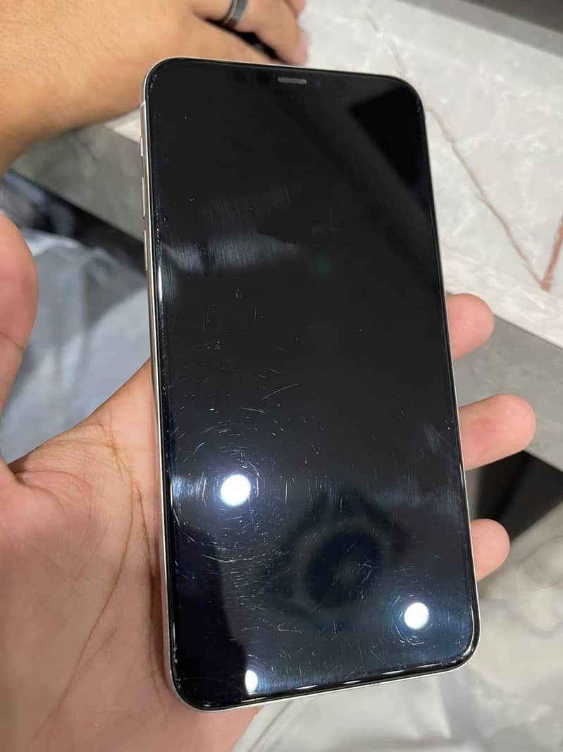 Apple iPhone 11 Pro Max 3