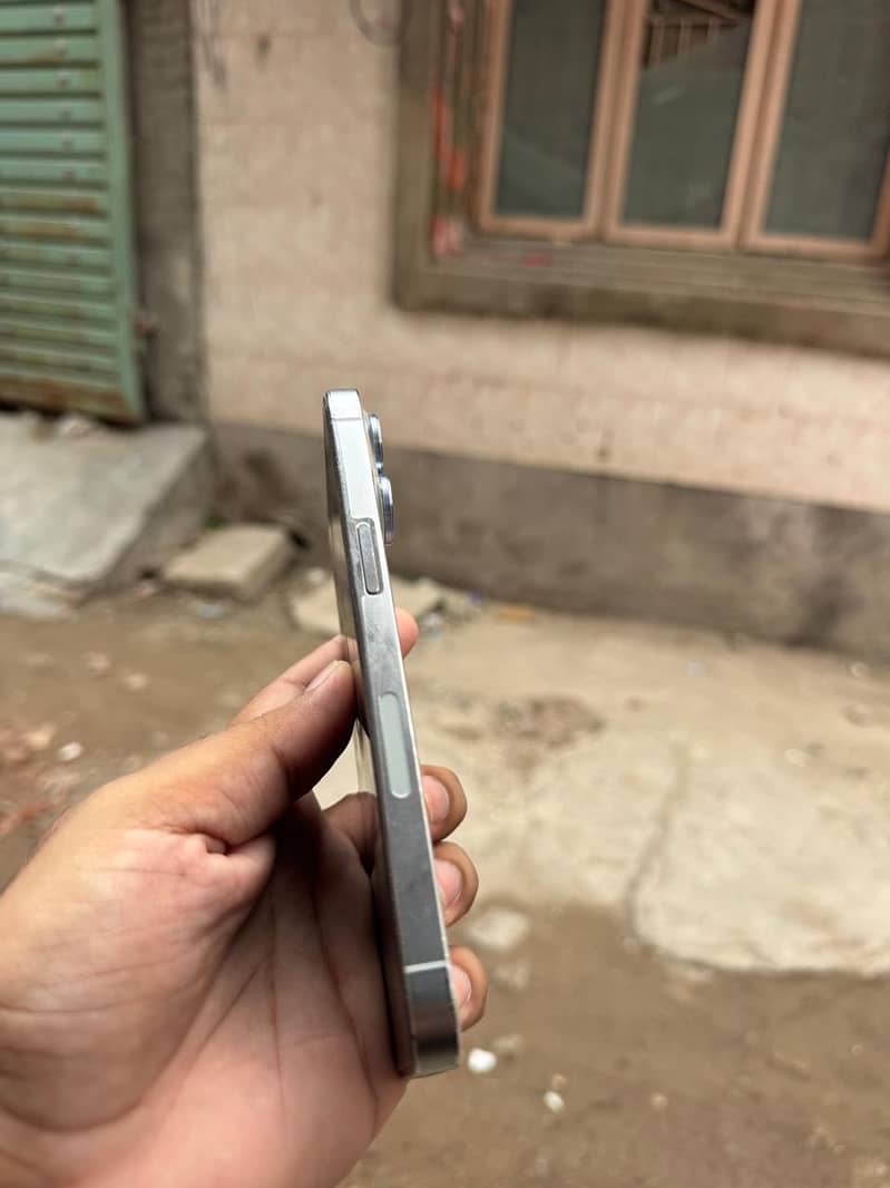 Apple iPhone 13 Pro 2