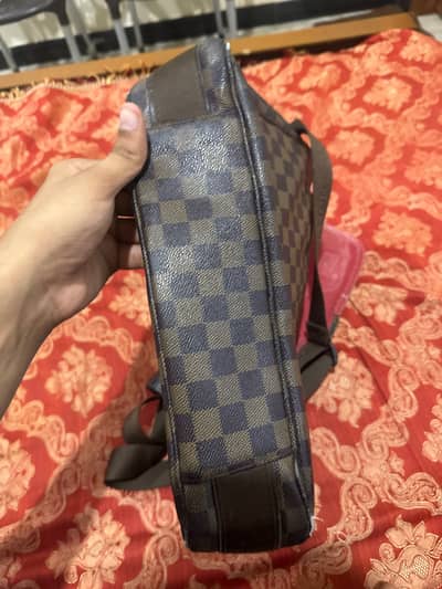 LOUIS VUITTON | District Messenger Bag - Greemour