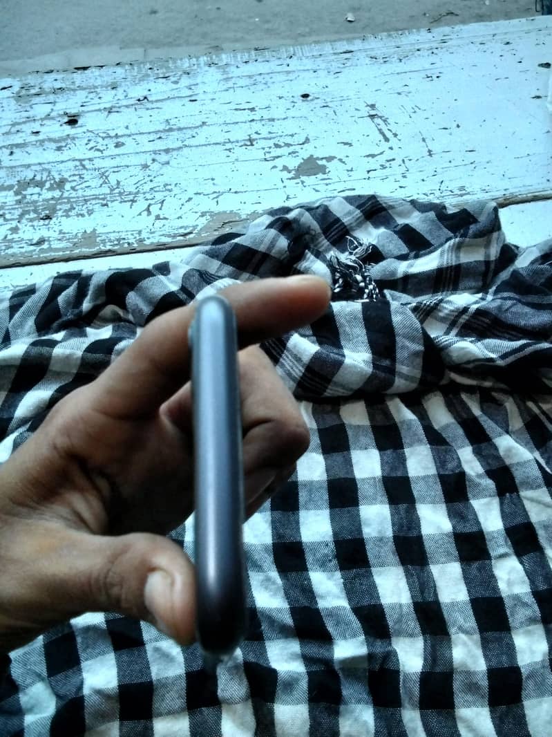 Apple iPhone 11 5