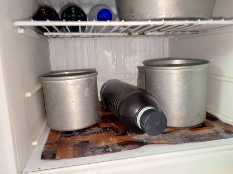 medium refrigerator 3