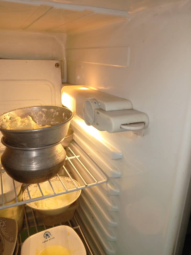 medium refrigerator 8