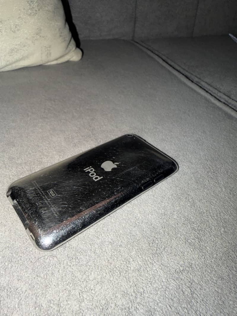 Apple iPod Touch 4th Generation 0