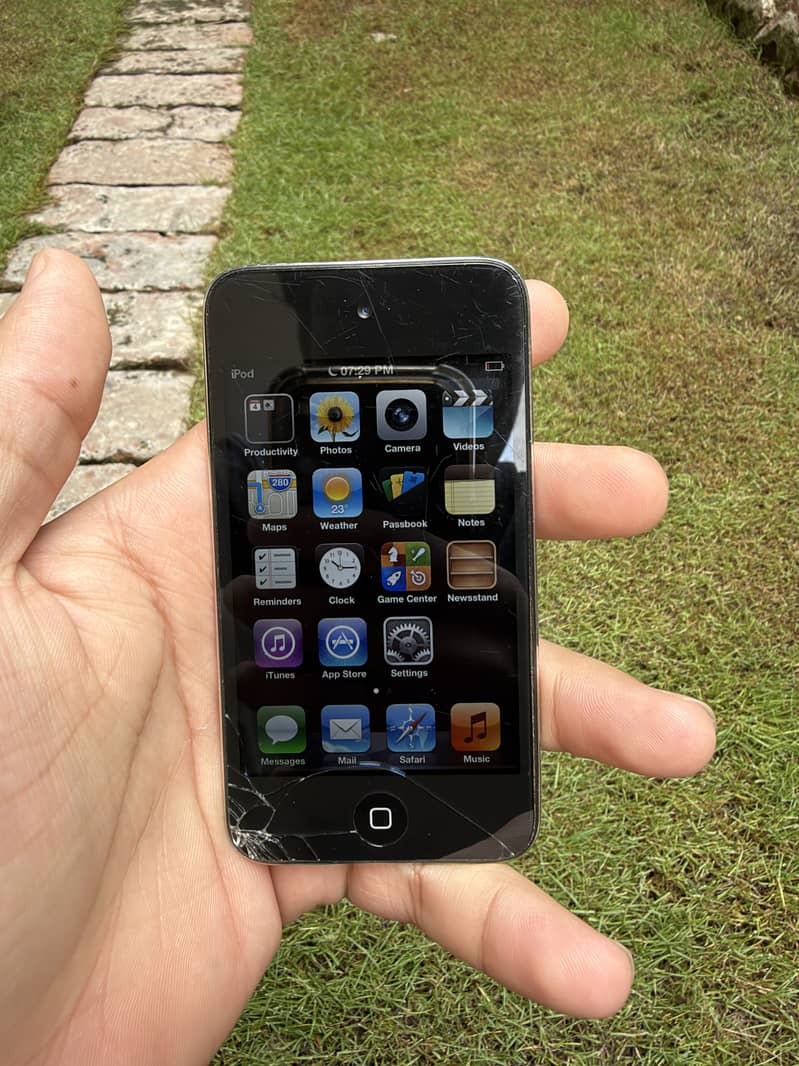 Apple iPod Touch 4th Generation 6