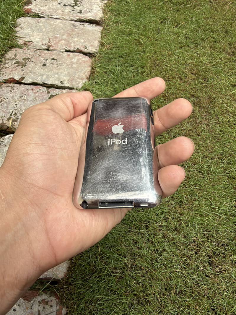 Apple iPod Touch 4th Generation 10