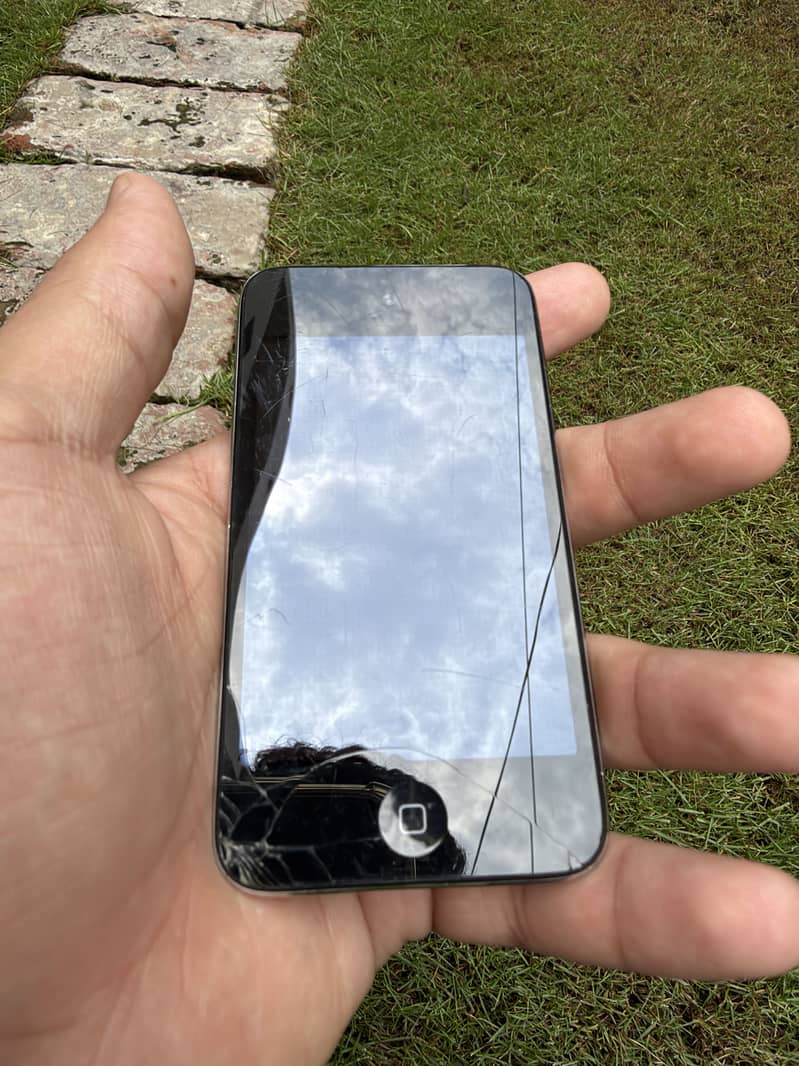 Apple iPod Touch 4th Generation 12