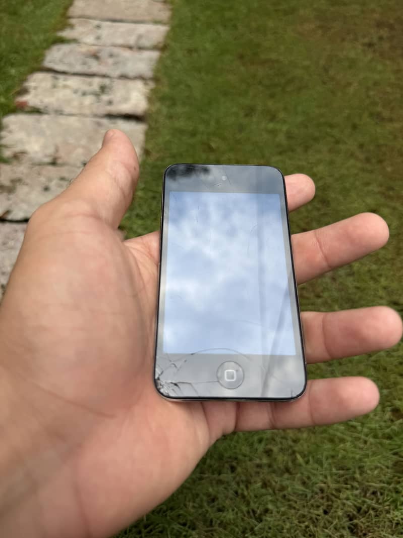 Apple iPod Touch 4th Generation 13
