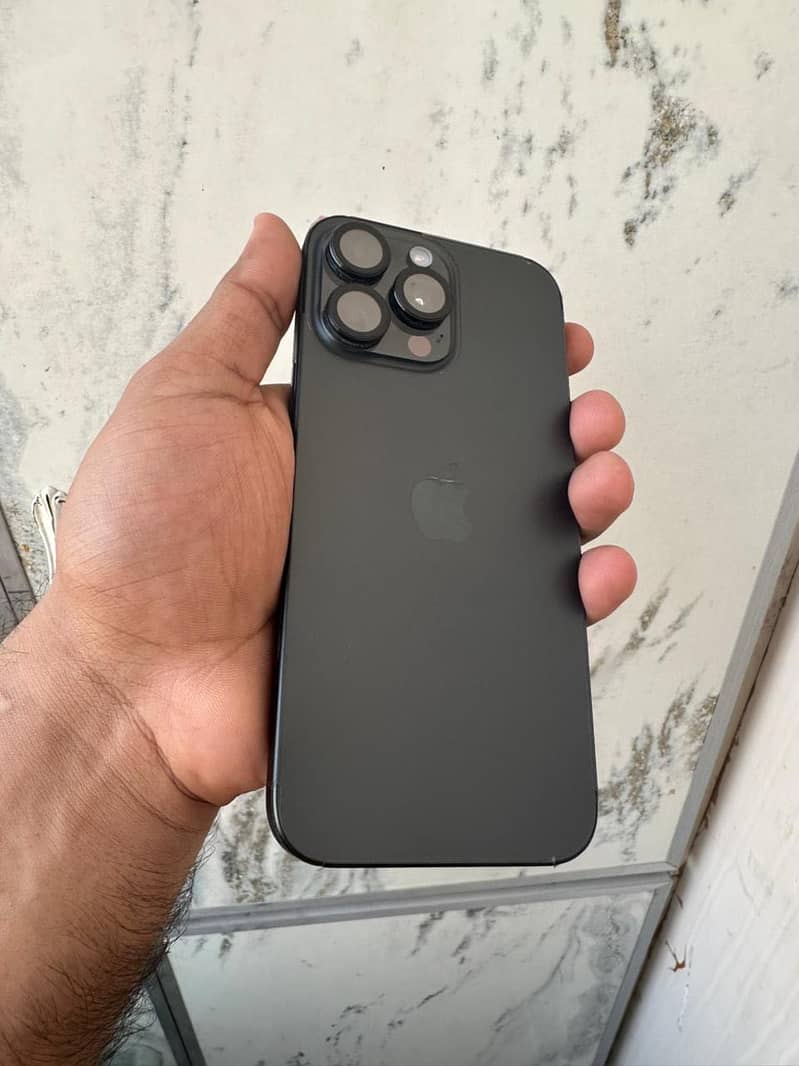 Apple iPhone 16 Pro Max 1
