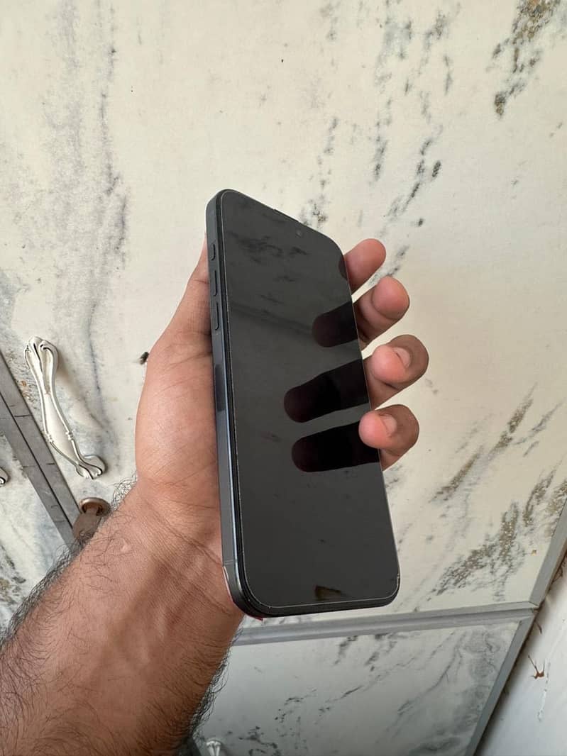 Apple iPhone 16 Pro Max 2