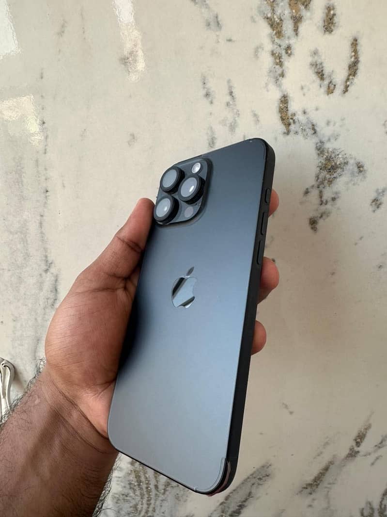 Apple iPhone 16 Pro Max 3