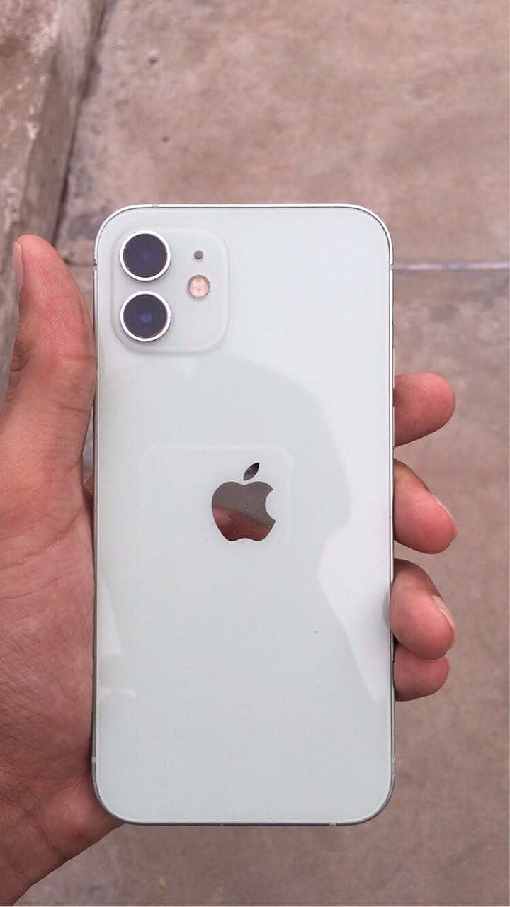 Apple iPhone 12 4