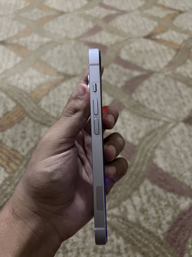 iPhone 14 3