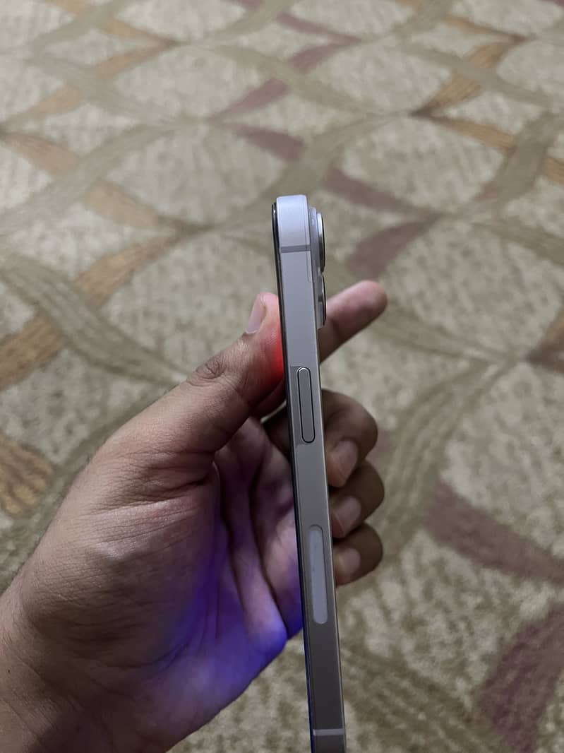 iPhone 14 4
