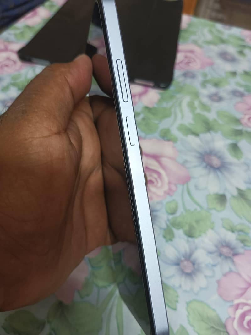 Realme Note 60 4