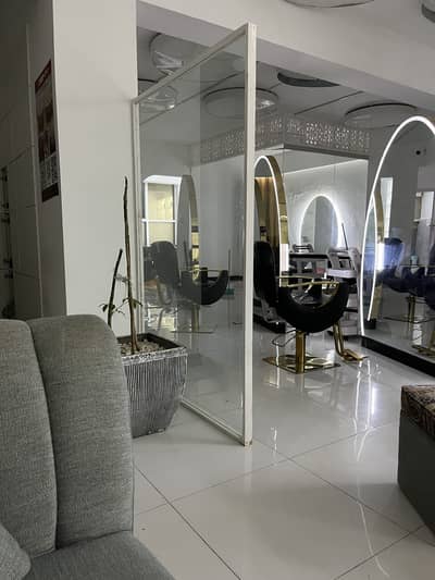 Female Salon Assistant / Hair Wash Staff